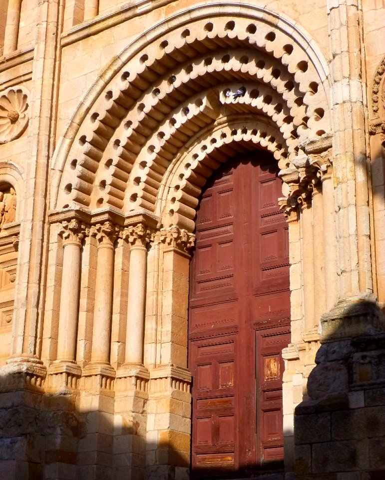 Zamora - Catedral, Puerta del Obispo 6