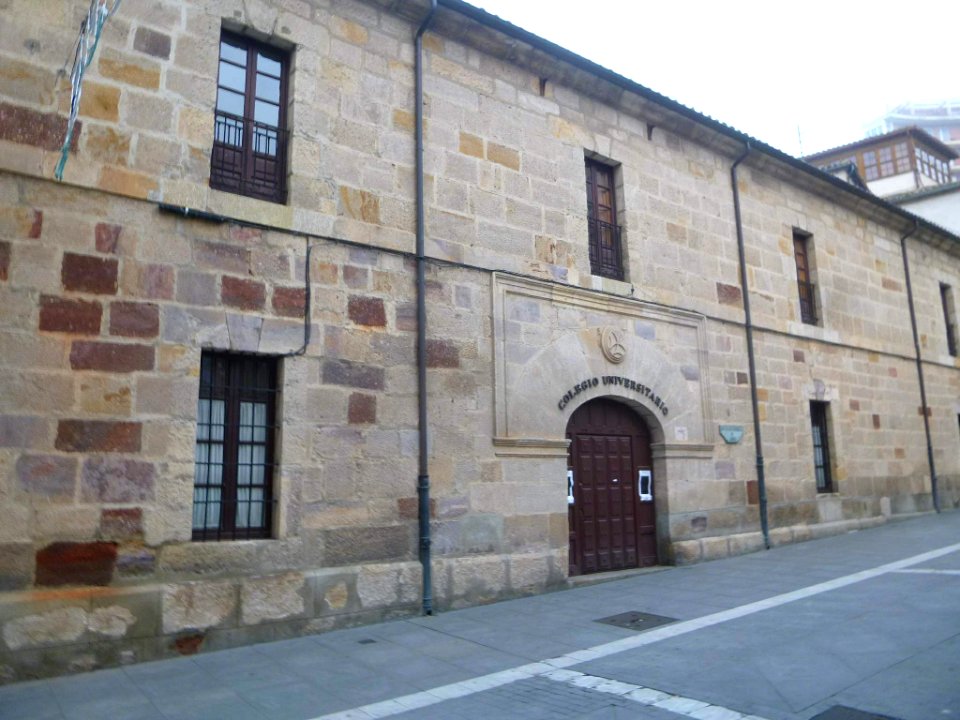 Zamora - Calle de San Torcuato, Colegio Universitario (Antiguo Convento de los Trinitarios) 1