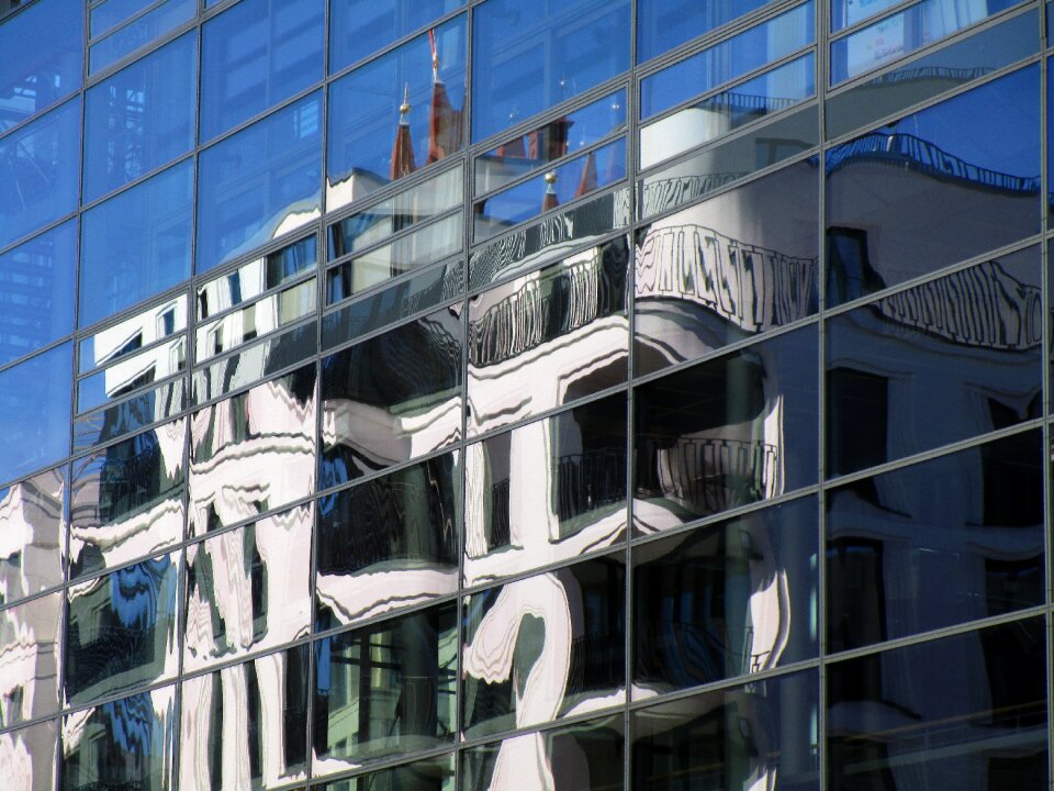 Glass glass facade discs