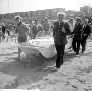 Zandvoortse politie camamarisspeedboot gekregen van badgasten, Bestanddeelnr 915-4076
