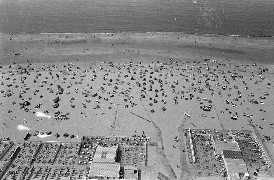 Zandvoort warmte, overzichten strand, Bestanddeelnr 919-2357