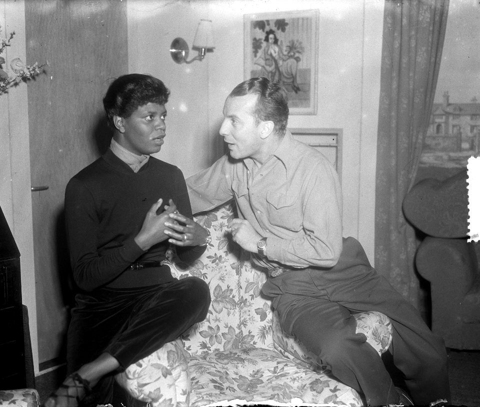 Zangeres Enid Mosier in Cabaret Wim Sonneveld, Bestanddeelnr 905-2460