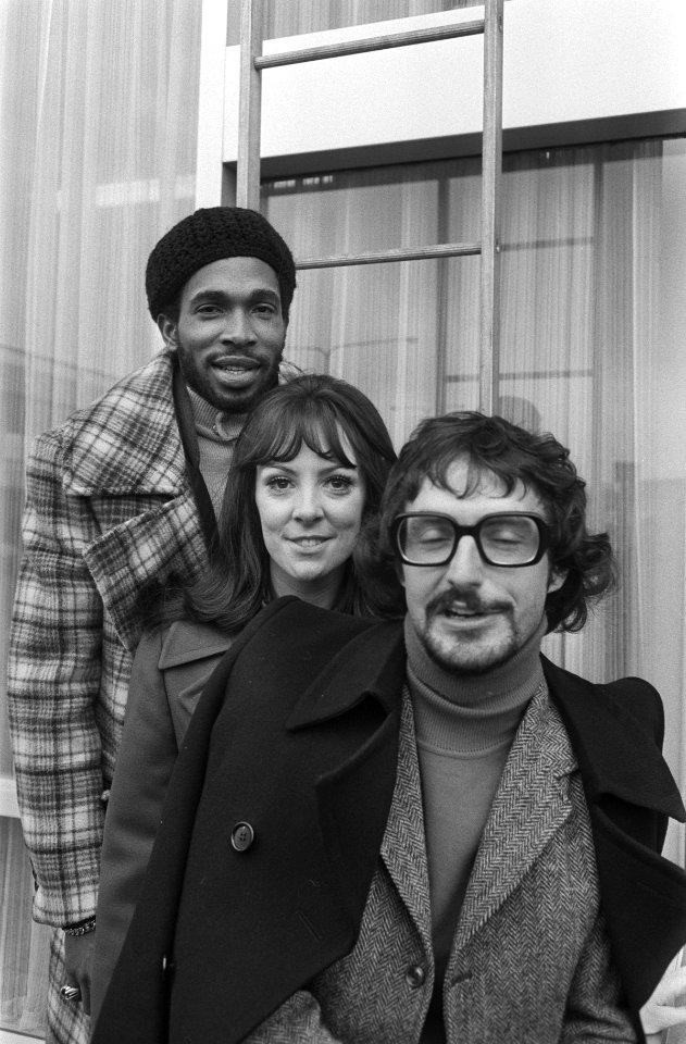 Zangeres Samantha Jones (midden), (links) Horace Face (rechts) Jonathan King , d, Bestanddeelnr 923-9634