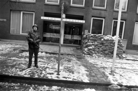 Zandzakkenbarricaden rond Indonesisch Consulaat in Amsterdam de barricaden bij , Bestanddeelnr 928-3829