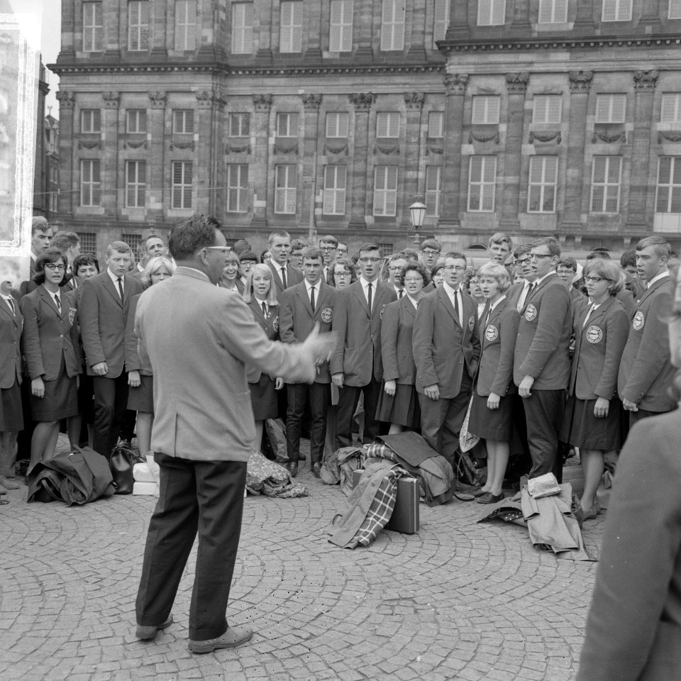 Zanggroep All Ohio Choir uit VS bracht zanguitvoering de Dam, Bestanddeelnr 917-9907