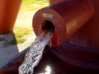 Zaragoza - Fuente escultórica en la Avenida de José Atarés 1