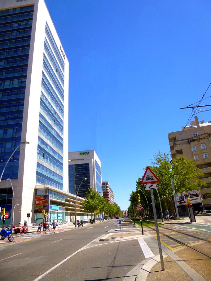 Zaragoza - Calle Gertrudis Gómez de Avellaneda y WTCZ 1
