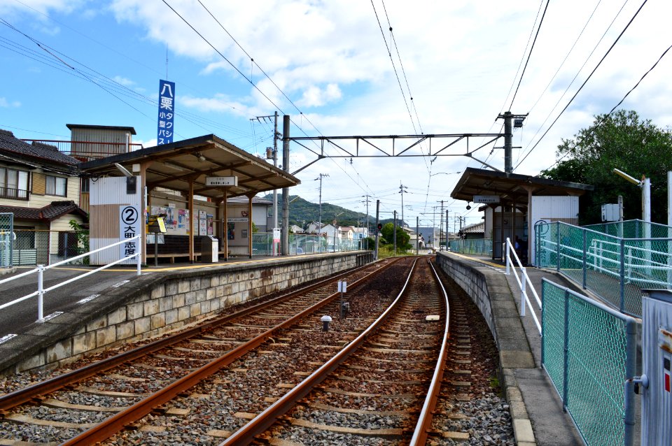 Yakuri Station, platform