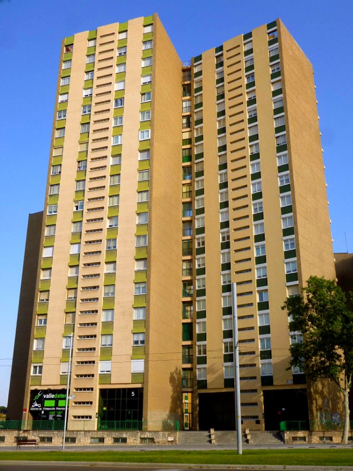 Zaragoza - bloques de apartamentos 13