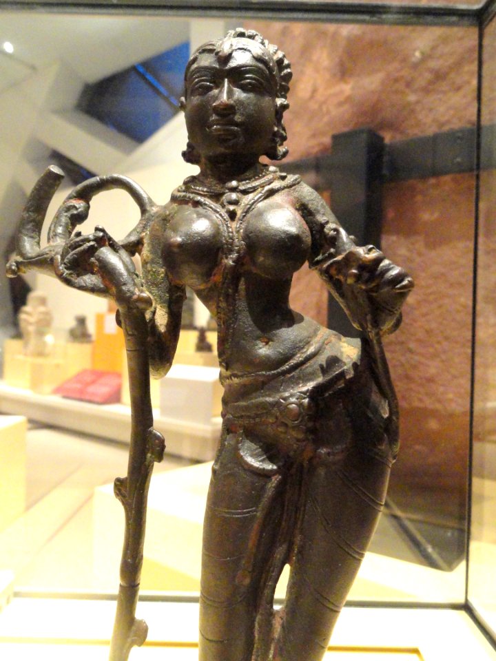 Yakshi, Karnataka or Deccan, India, Chalukya Period, 8th-9th century - Royal Ontario Museum - DSC09697