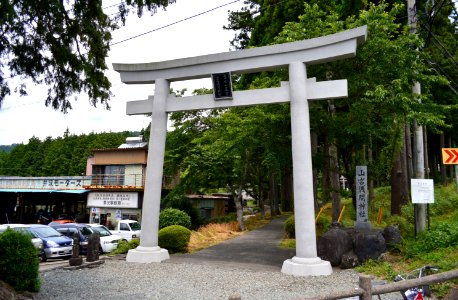 Yamamiya-sengen-jinja torii