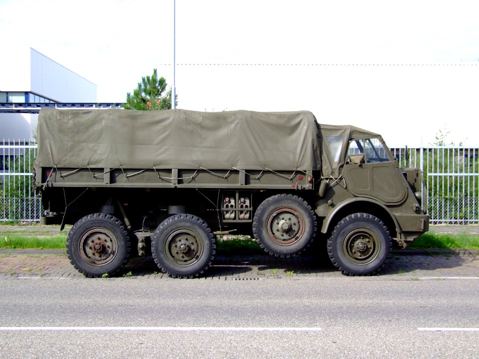 YA 328 'Dikke Daf' BE-10-68 p1