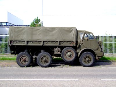 YA 328 'Dikke Daf' BE-10-68 p1