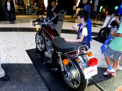 YAMAHA SR400 (1)