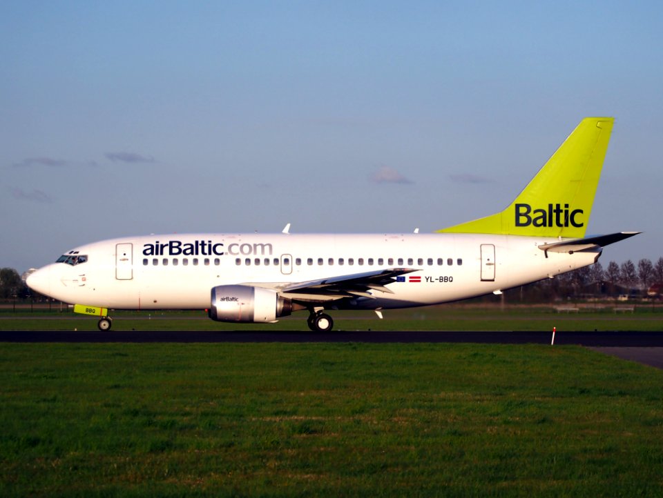 YL-BBQ Air Baltic Boeing 737-522 - cn 26691 takeoff from Polderbaan, Schiphol (AMS - EHAM) at sunset, pic1
