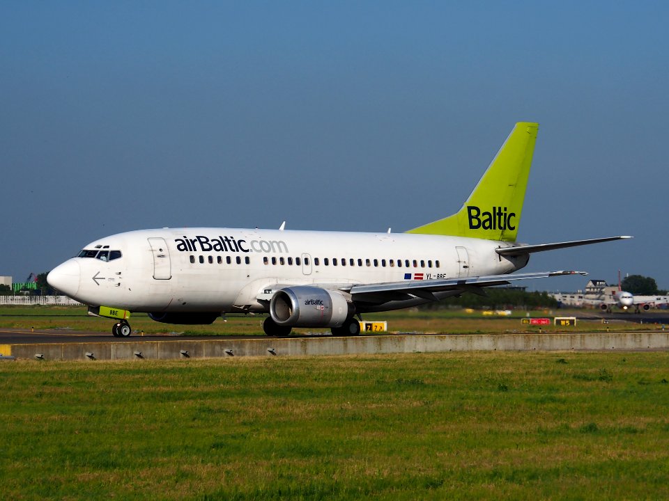 YL-BBE Air Baltic Boeing 737-53S - cn 29073 taxiing 15july2013 pic-003