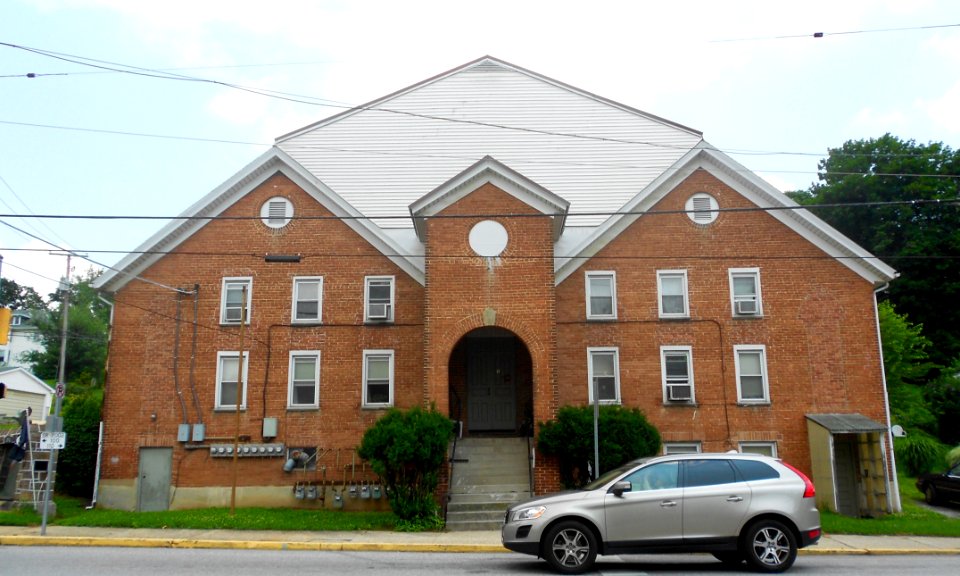Yoe, York Co PA big apartment bldg