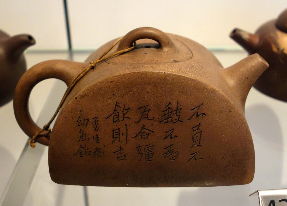 Yixing teapot, China, Chen Hongshou, Yang Pengnian, Qing dynasty, c. 1800-1835, stoneware - Royal Ontario Museum - DSC03858