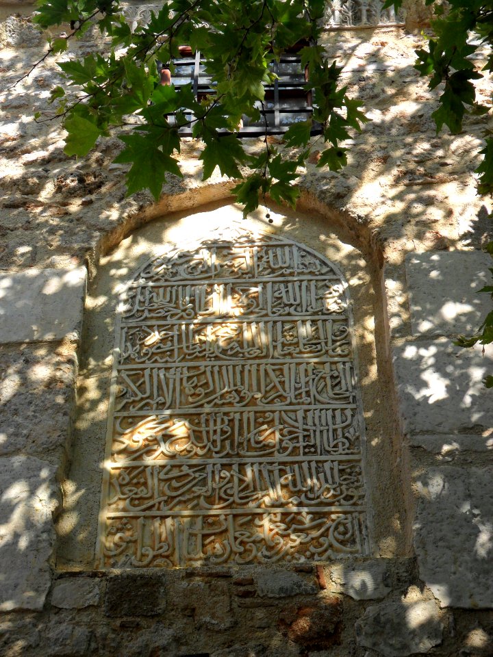 Yivli Minare Camii kitabe