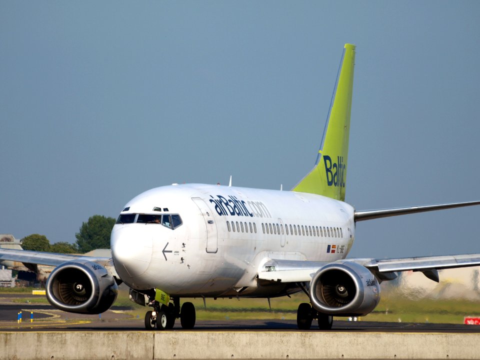 YL-BBE Air Baltic Boeing 737-53S - cn 29073 taxiing 15july2013 pic-001