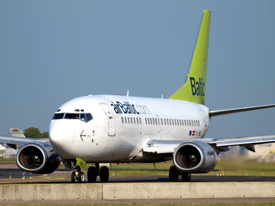 YL-BBE Air Baltic Boeing 737-53S - cn 29073 taxiing 15july2013 pic-002