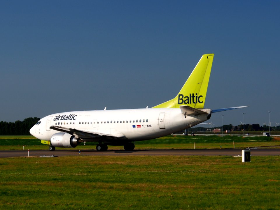 YL-BBE Air Baltic Boeing 737-53S - cn 29073 taxiing 18july2013 pic-006
