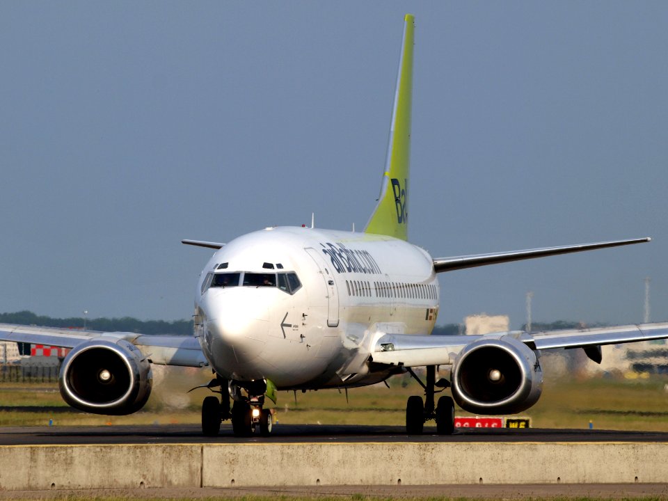 YL-BBD Air Baltic Boeing 737-53S - cn 29075, taxiing 22july2013 pic-001