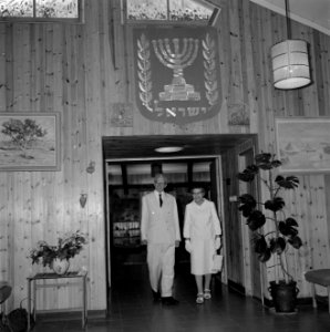 Yitzhak Ben Zvi, de tweede president van Israel van 1952 tot 1963, en zijn echtg, Bestanddeelnr 255-4231
