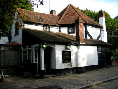 Ye-Old-Fighting-Cocks-St-Albans-20031012-009