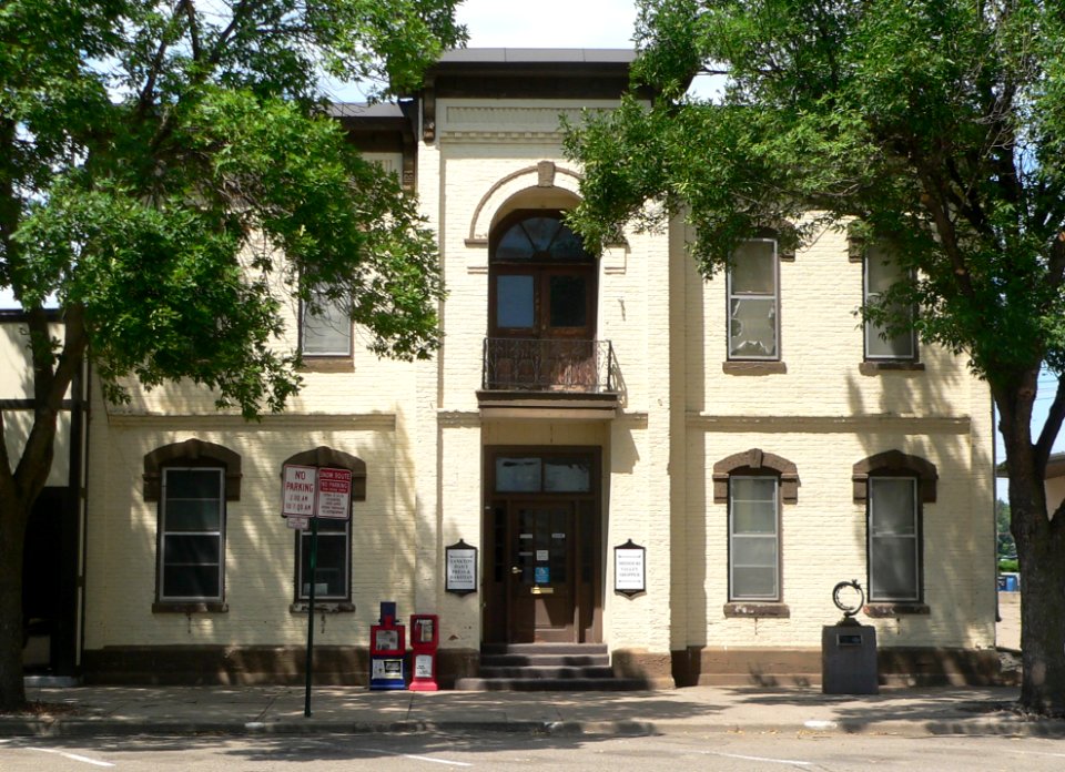 Yankton, SD, Press and Dakotan, 319 Walnut St, from E 1