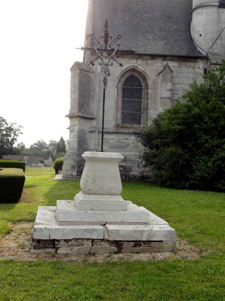 Yébleron (Seine-Mar.) croix du cimetière