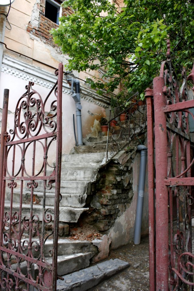 Yard in Craiova, Carol I Blvd