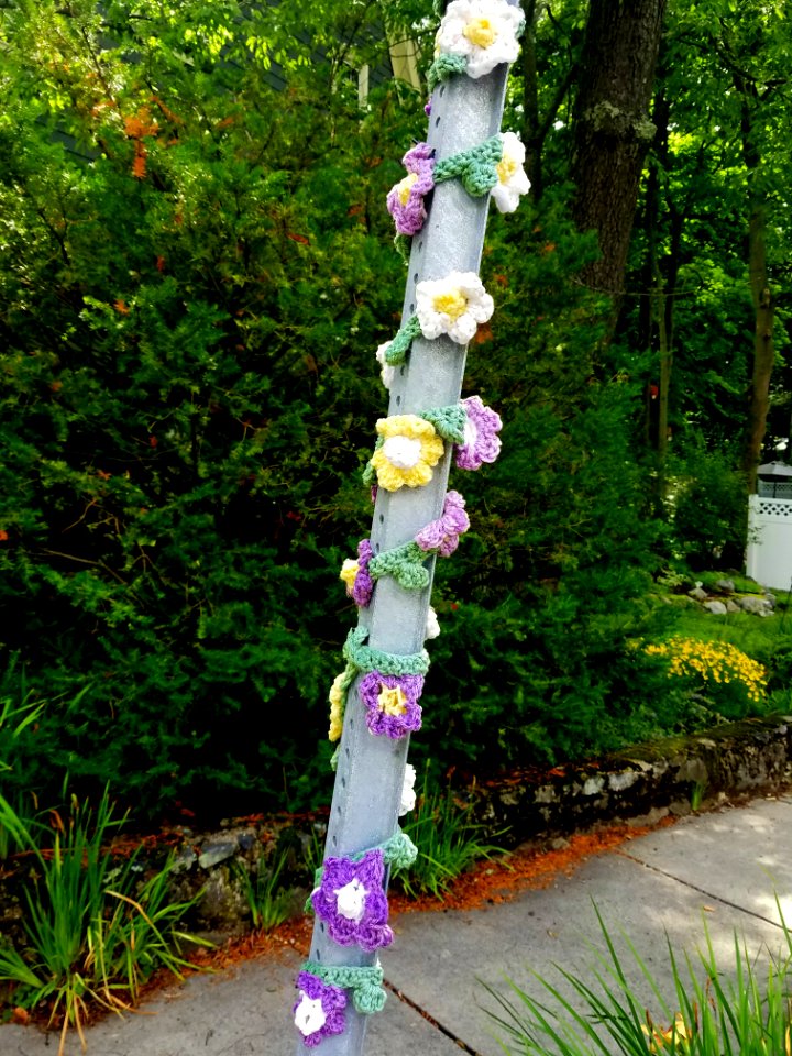 Yarn bomb - Arlington, MA - 20200706 104149