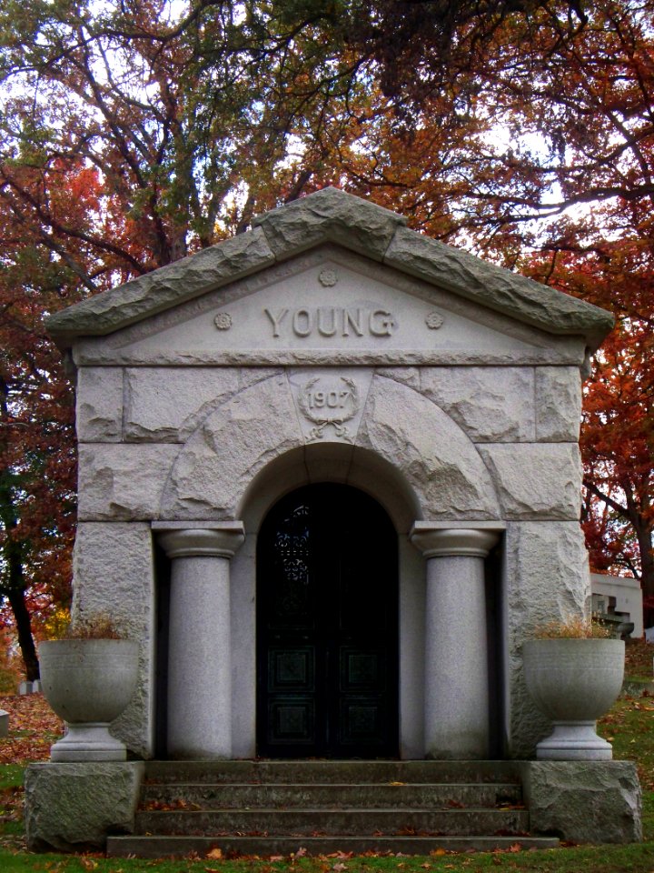 Young Mausoleum, Homewood Cemetery, 2015-10-29, 02