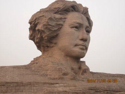 Young Mao Zedong statue, 2010110310