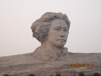 Young Mao Zedong statue, 2010110304