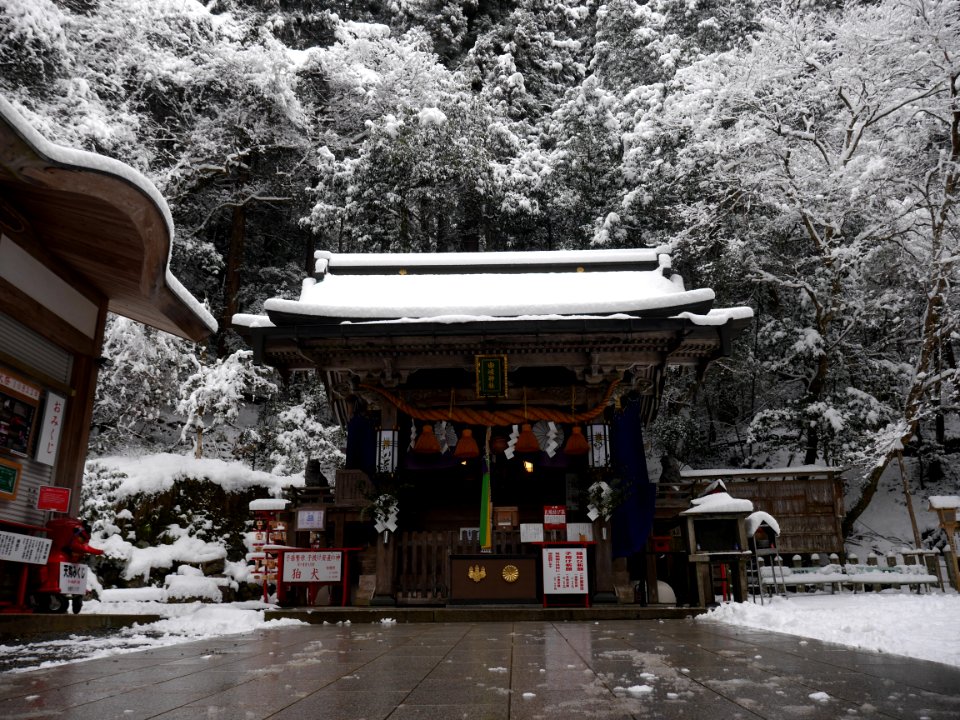 Yuji jinja shrine Main buinding 20190114