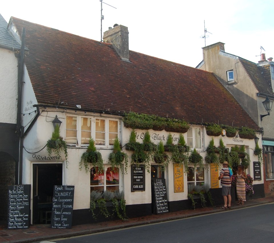 Ye Olde Black Horse pub, 65 High Street, Rottingdean (NHLE Code 1381620) (August 2019) (2)