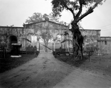 Y-Brigade in Palembang. Hoofdkwartier. Toegangspoort naar binnenplaats van de Be, Bestanddeelnr 10325