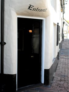Ye Olde Black Horse pub, 65 High Street, Rottingdean (NHLE Code 1381620) (August 2010) (Entrance)