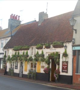 Ye Olde Black Horse pub, 65 High Street, Rottingdean (NHLE Code 1381620) (August 2019) (1)