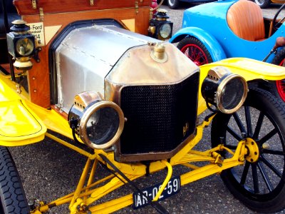 Yellow 1914 Ford T Runabout pic1-004