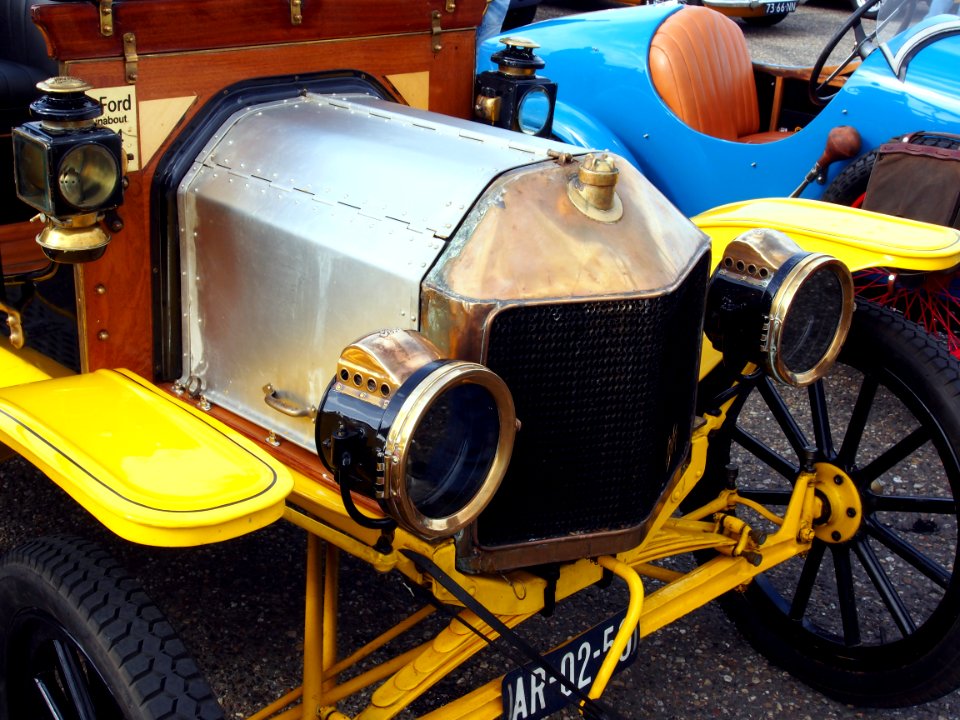 Yellow 1914 Ford T Runabout pic1