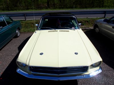 Yellow 1968 Ford Mustang pic4