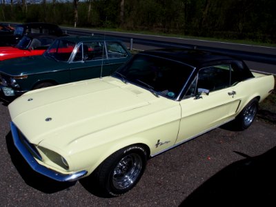 Yellow 1968 Ford Mustang pic3