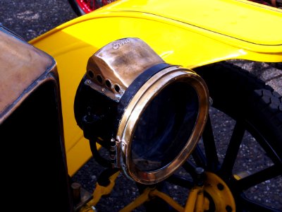 Yellow 1914 Ford T Runabout pic1-018