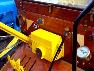 Yellow 1914 Ford T Runabout pic1-006