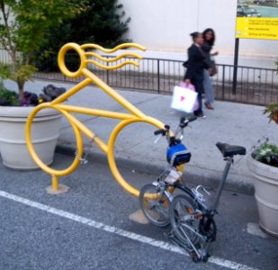 Yellow bikerack Adams jeh