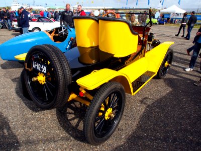 Yellow 1914 Ford T Runabout pic1-012