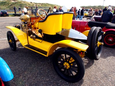 Yellow 1914 Ford T Runabout pic1-011